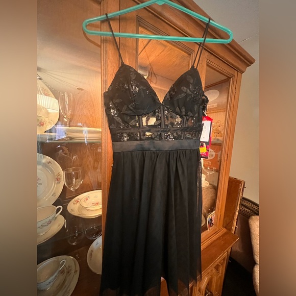 Black cocktail dress - Picture 2 of 2